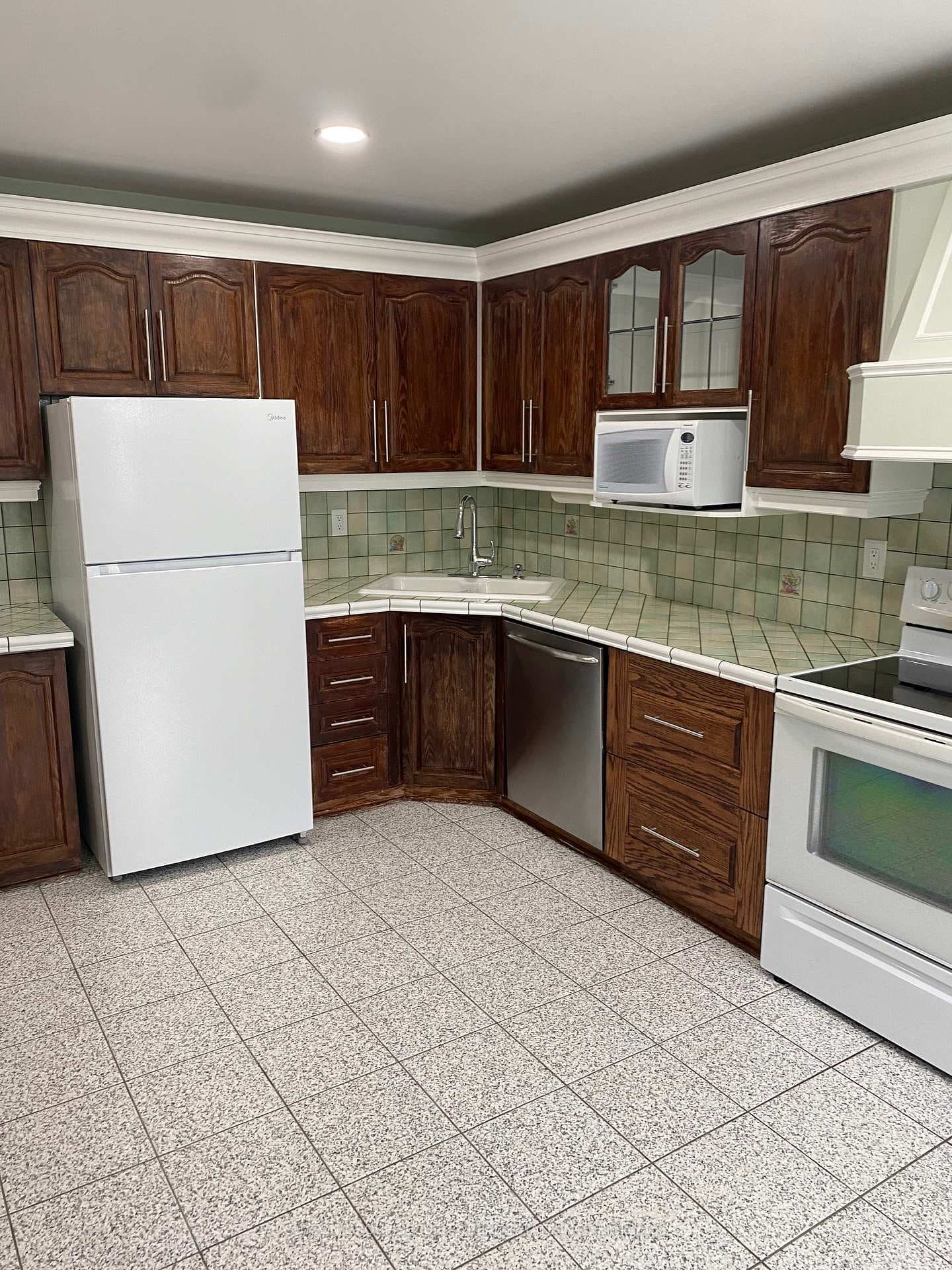 482 Westmount Avenue photo 31