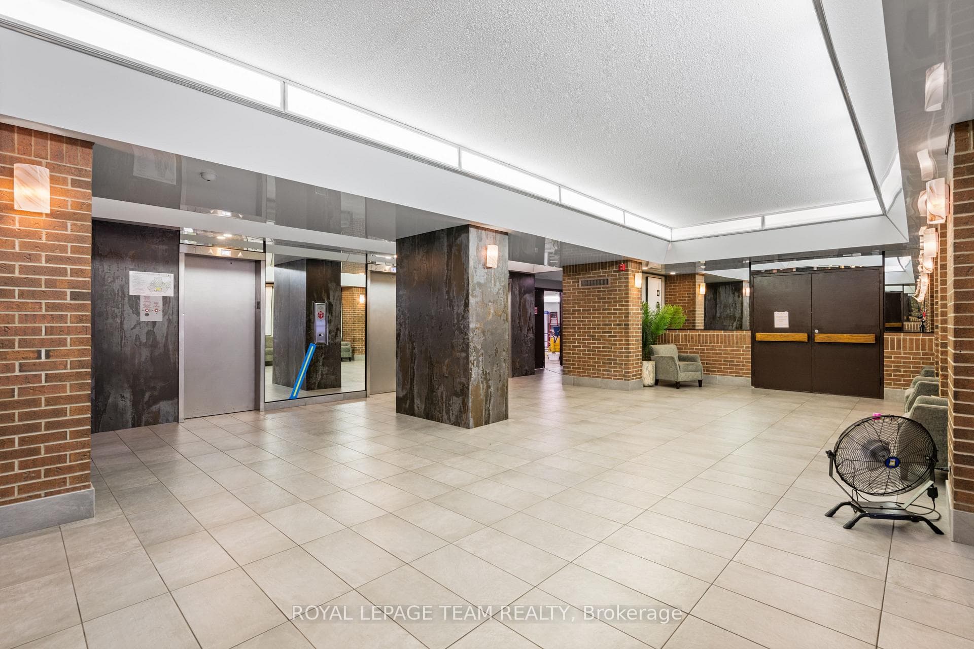 1380 Prince Of Wales Drive Unit 2505 photo 2