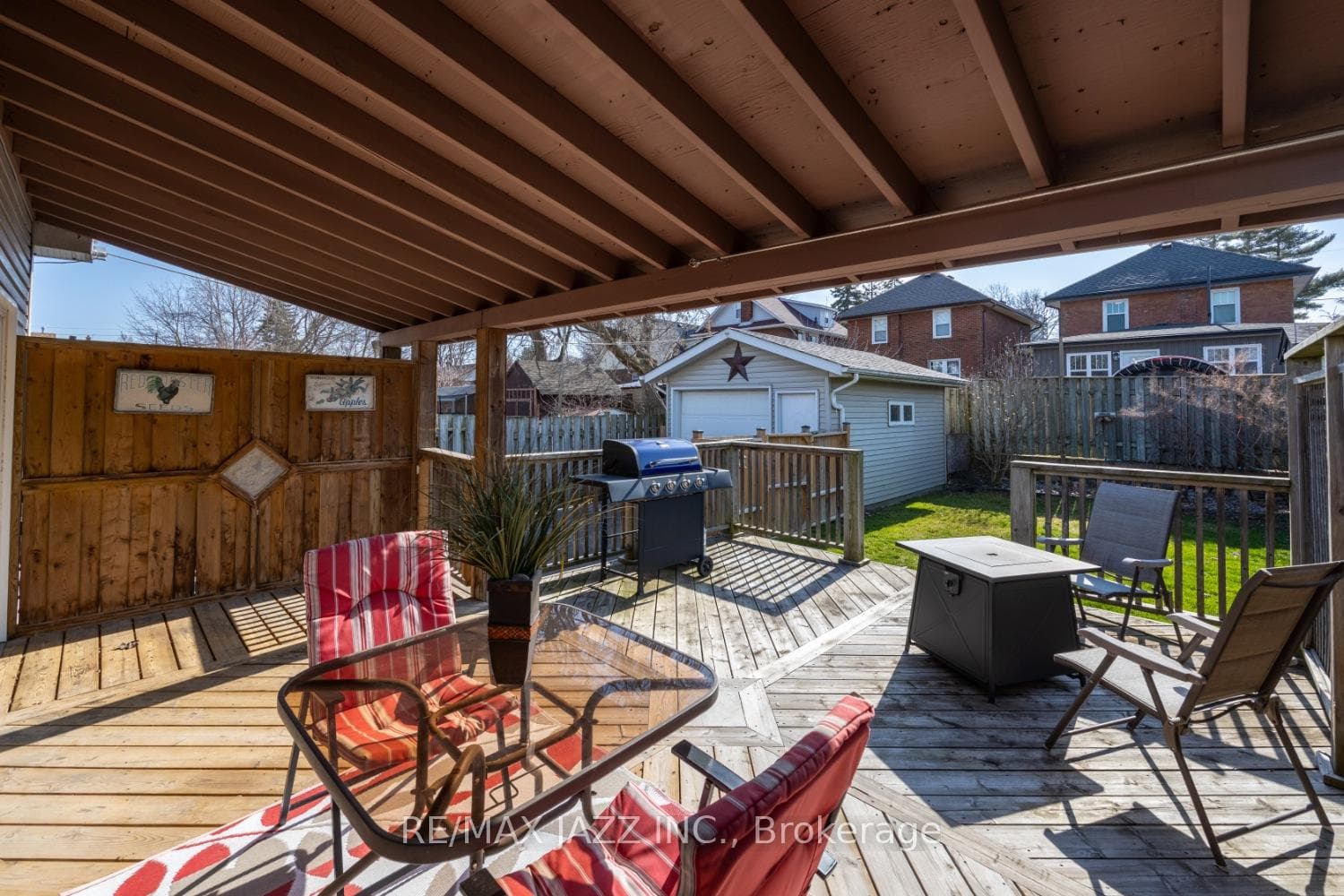 290 Jarvis Street photo 13
