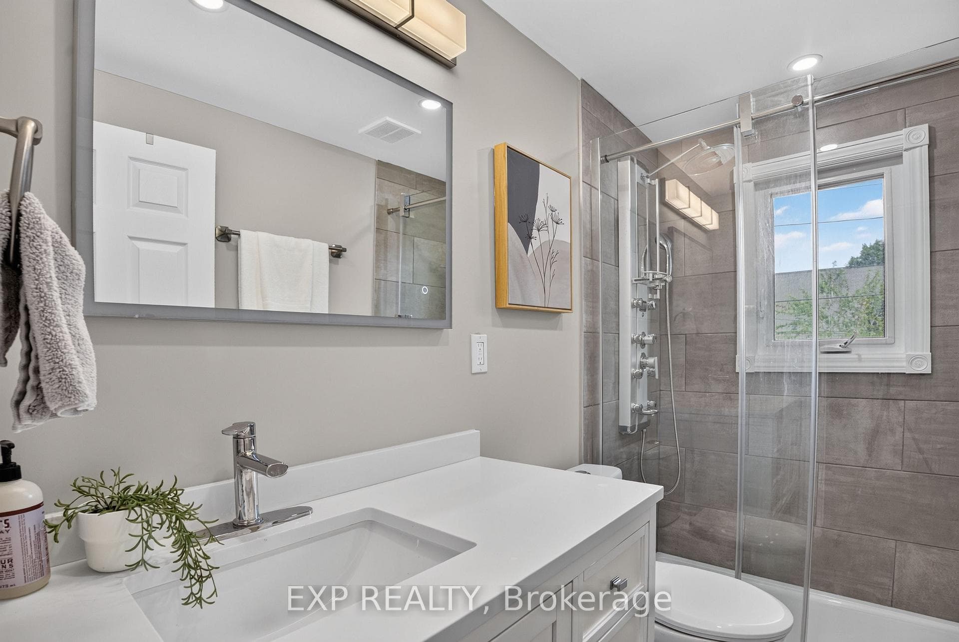 2490 Regina Street photo 19