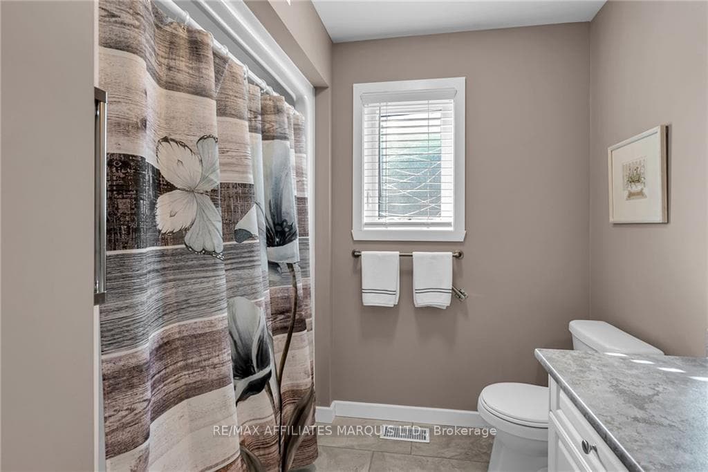 2196 BURKE Avenue photo 15
