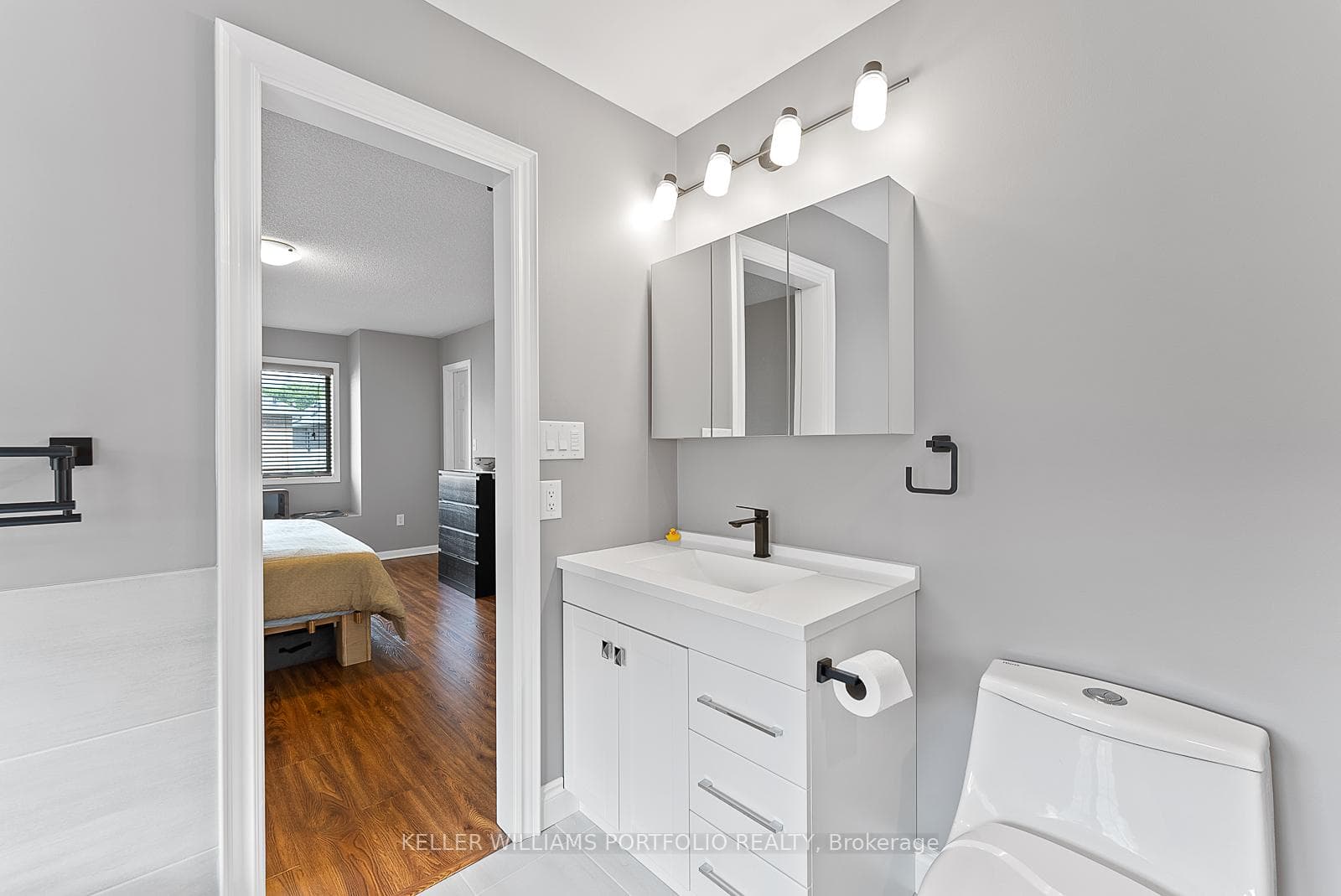 2412 Baintree Crescent photo 33