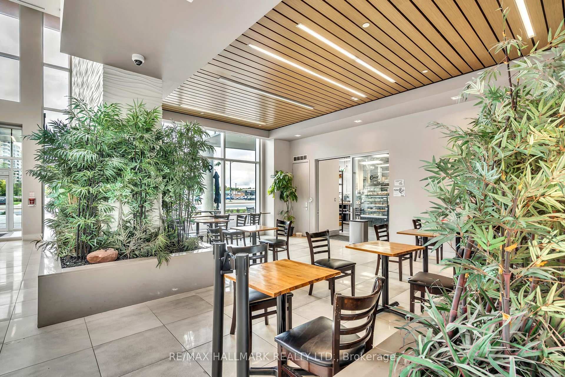 9608 Yonge Street Unit 1609A photo 4
