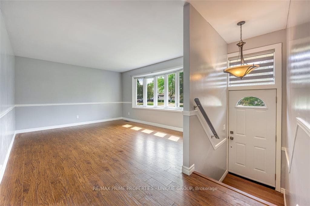 890 Hollands Avenue photo 11
