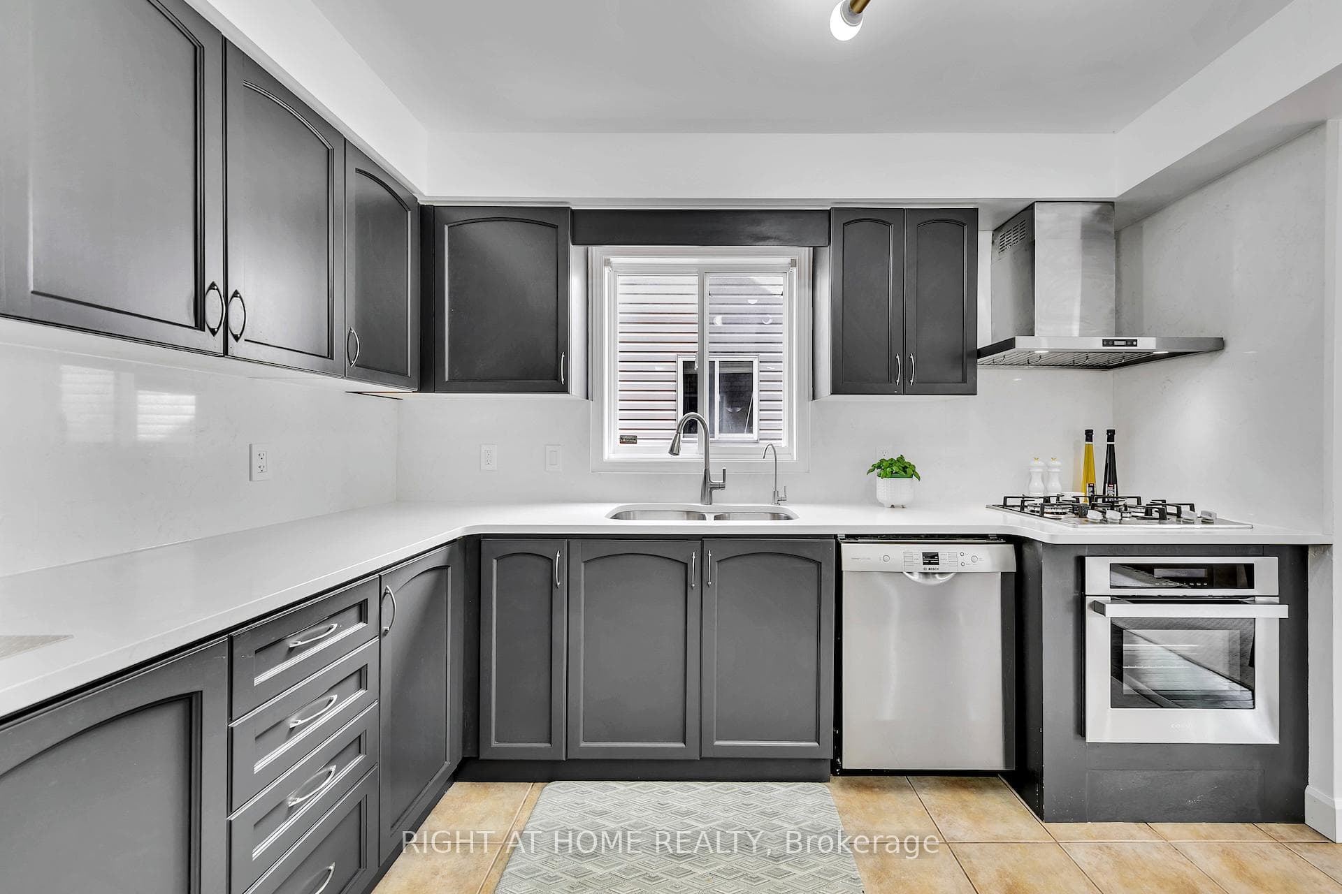 77 Milson Crescent photo 17