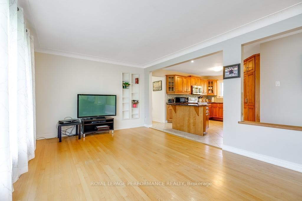 1405 LEONARD Avenue photo 4