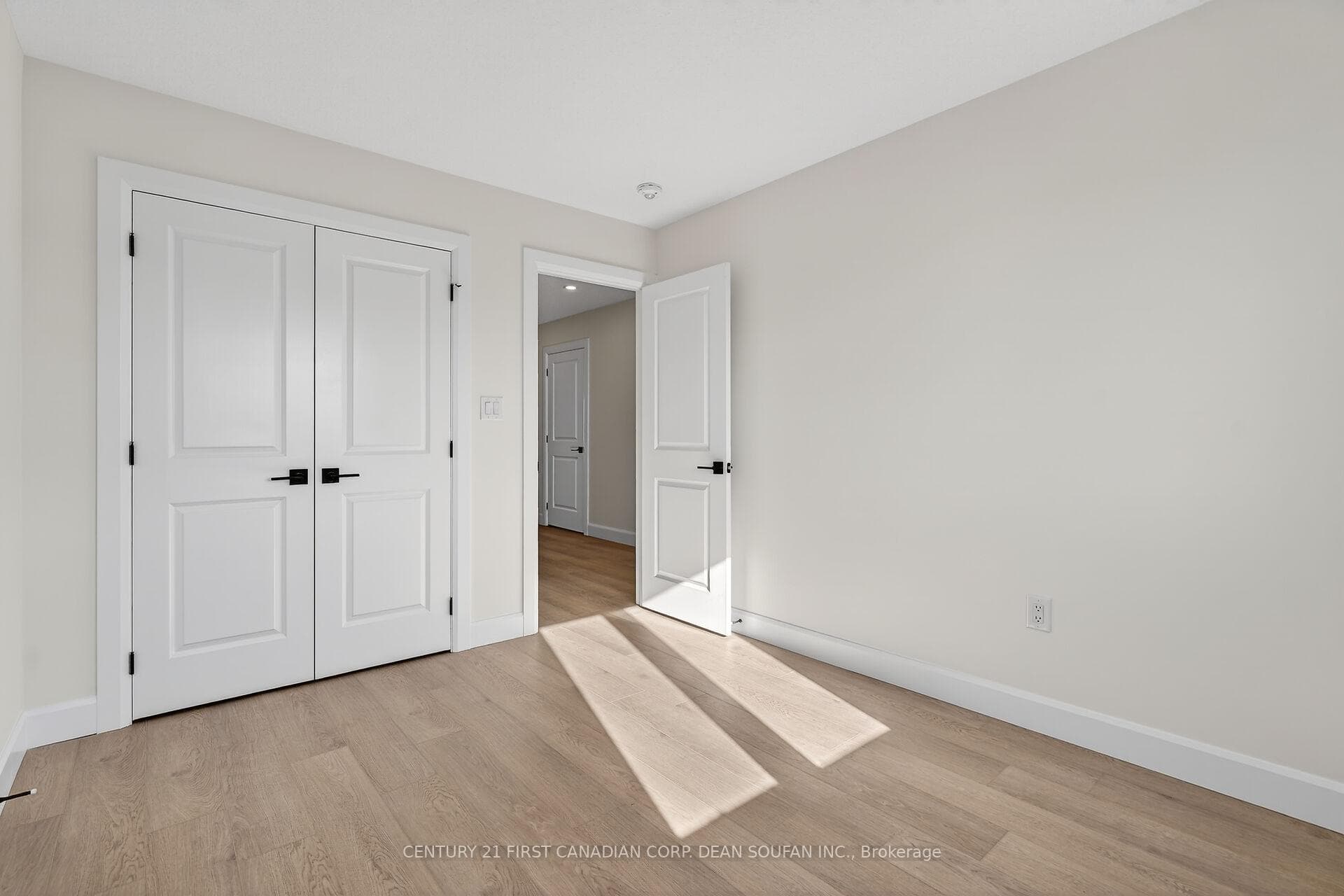 845 Catalpa Square photo 36
