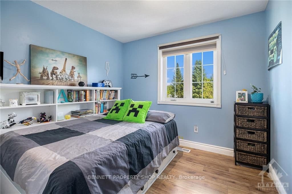101 CORVINELLI Crescent photo 21