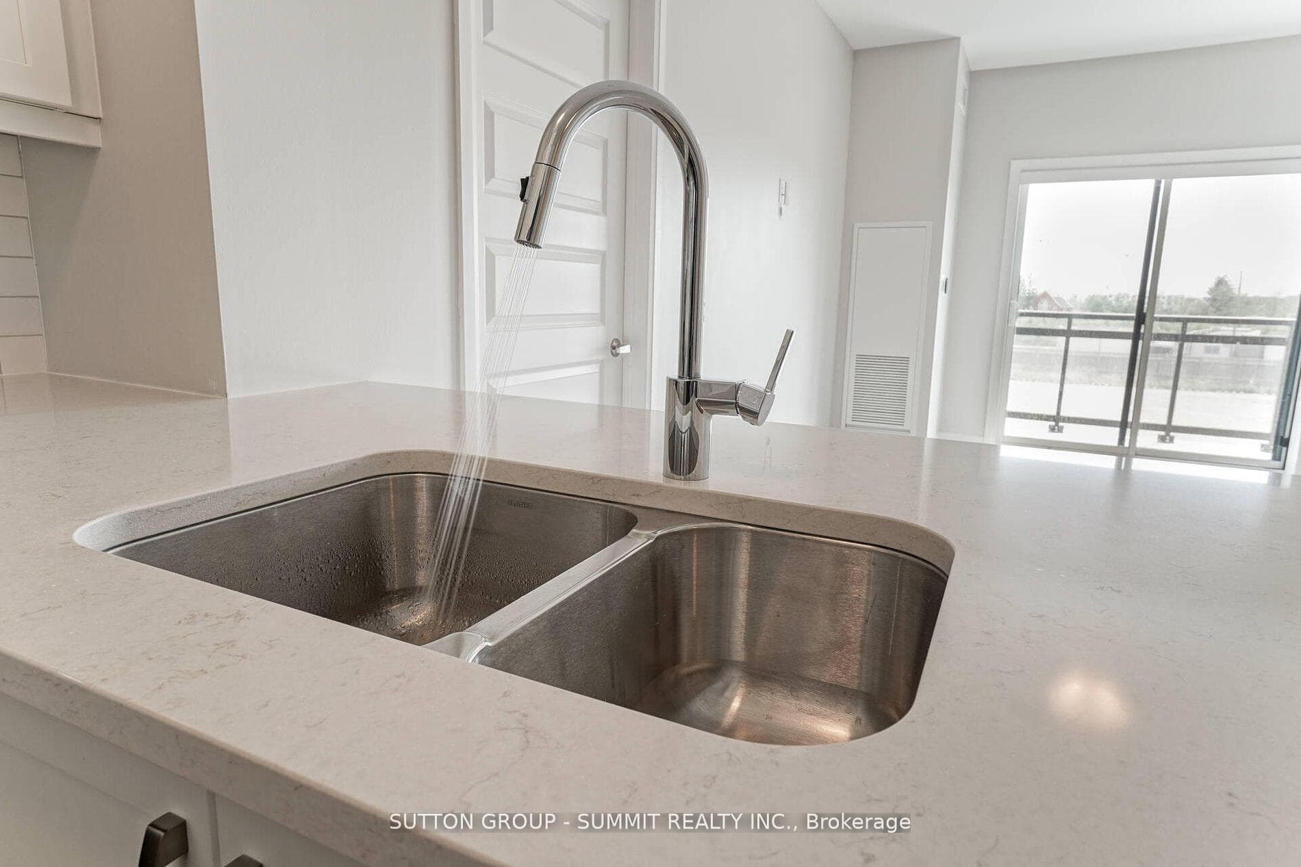 102 GROVEWOOD Common Unit 227 photo 18