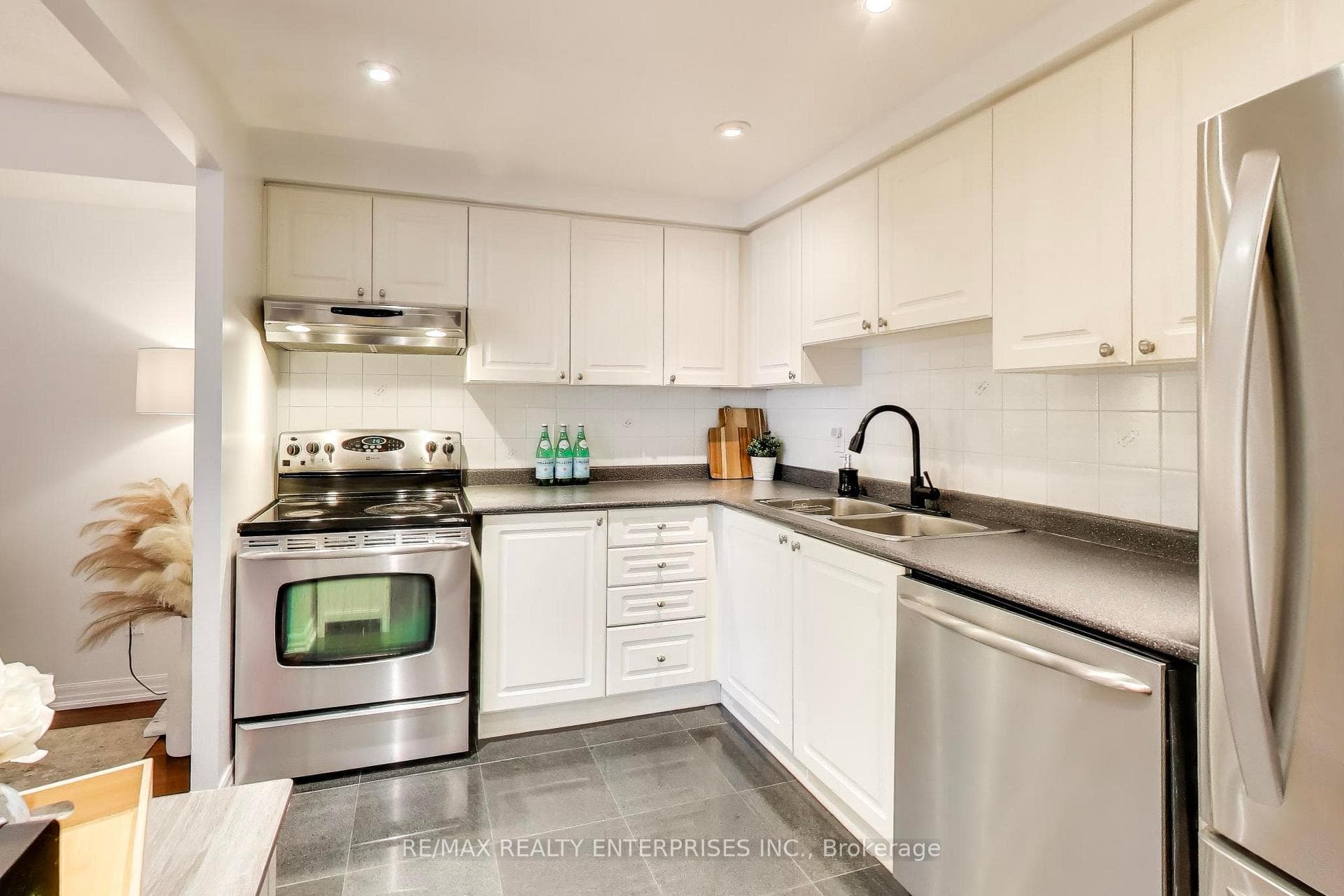 135 Hillcrest Avenue Unit 309 photo 8