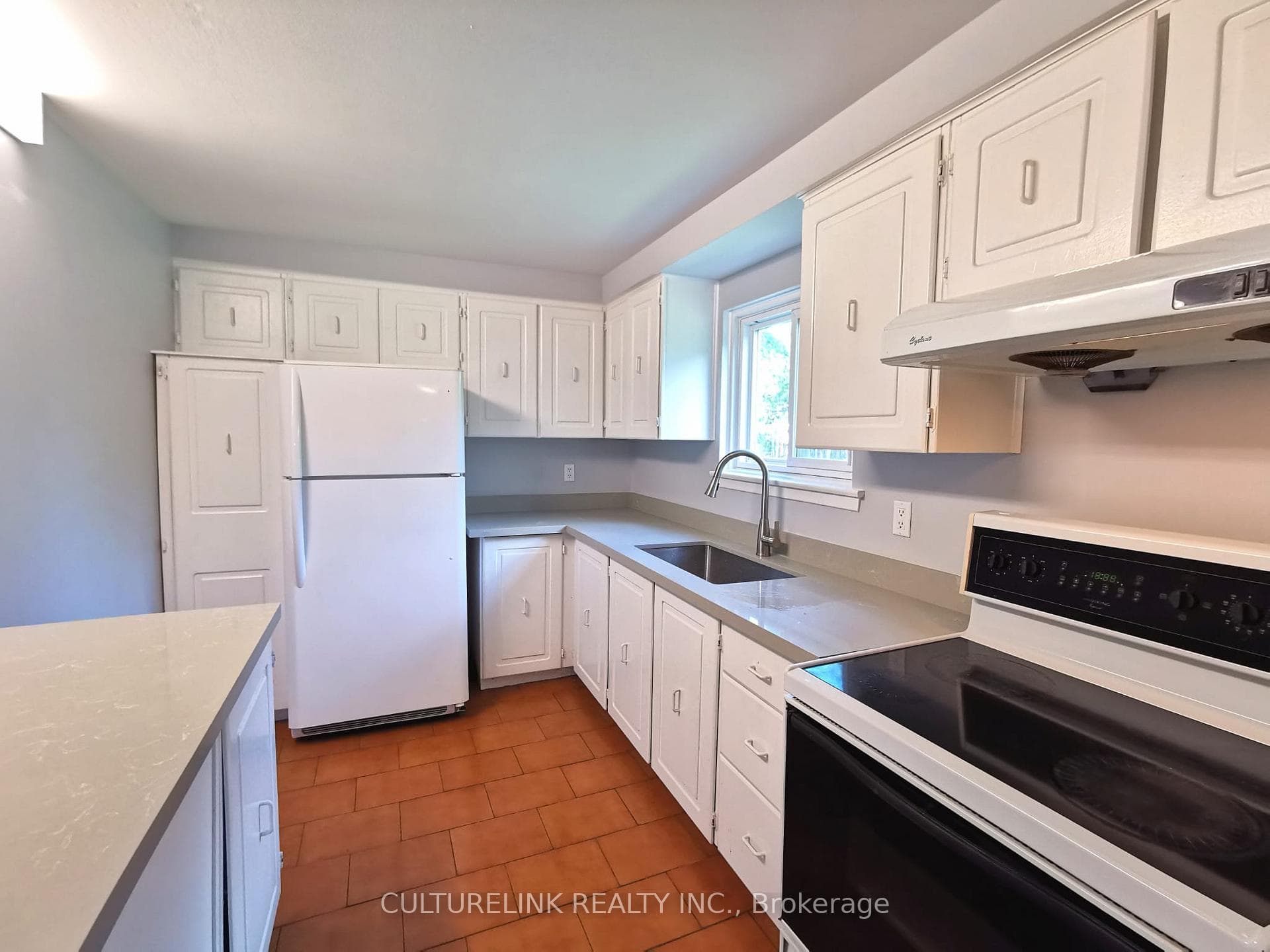 18 Westwater Drive photo 6
