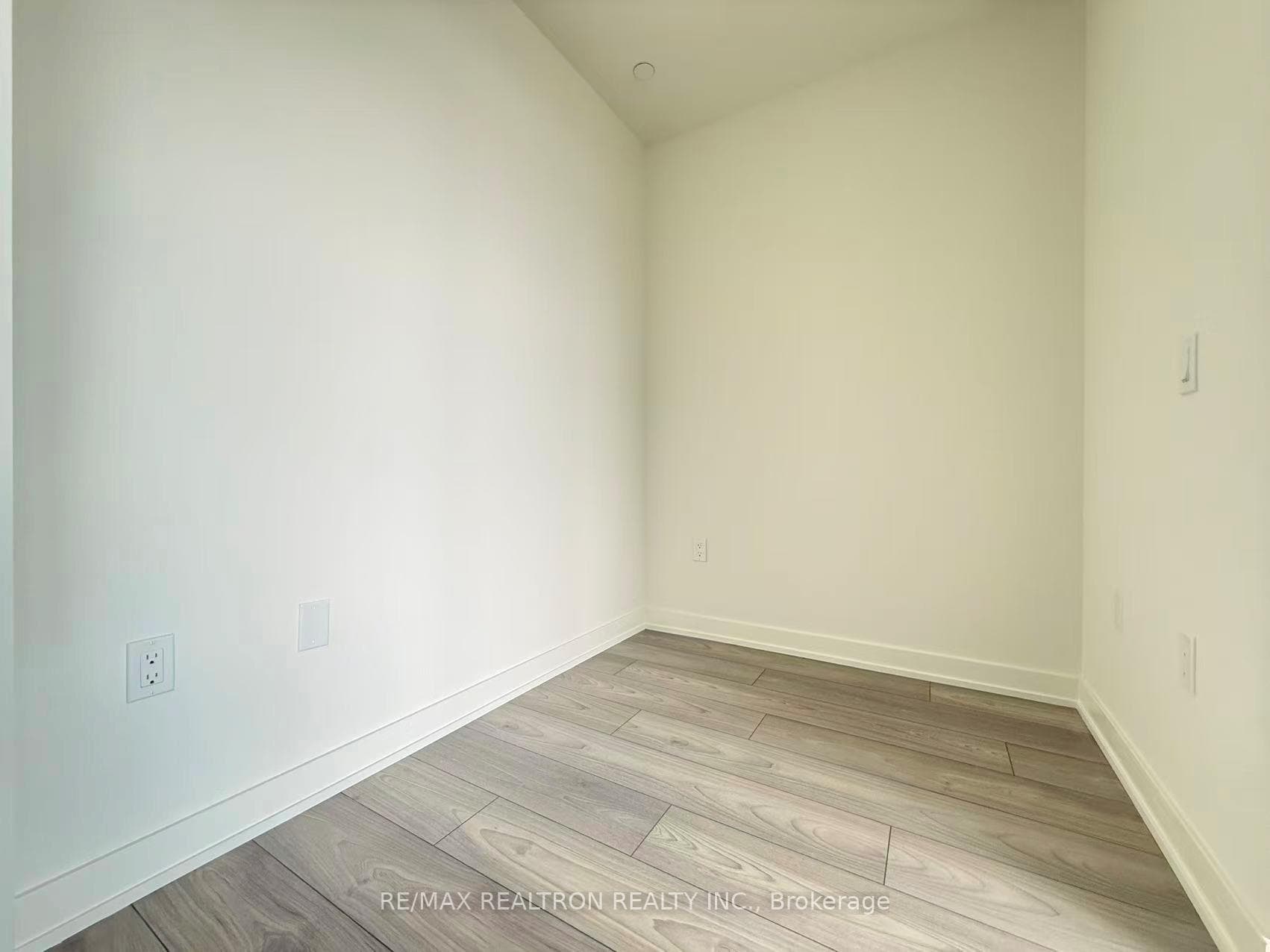 110 Broadway Avenue Unit 711 photo 13