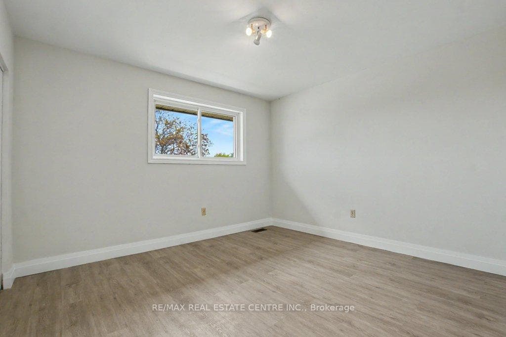 273 Elliott Street photo 17