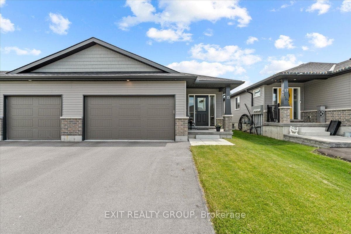 15 Caleb Crescent photo 1