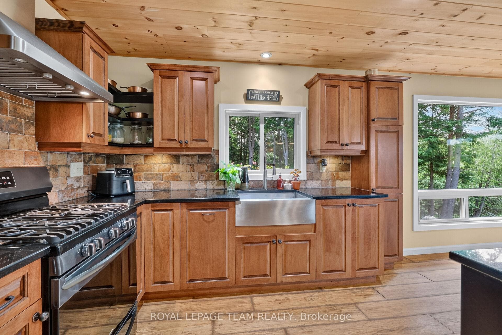 102 A Mcvicar Lane photo 8