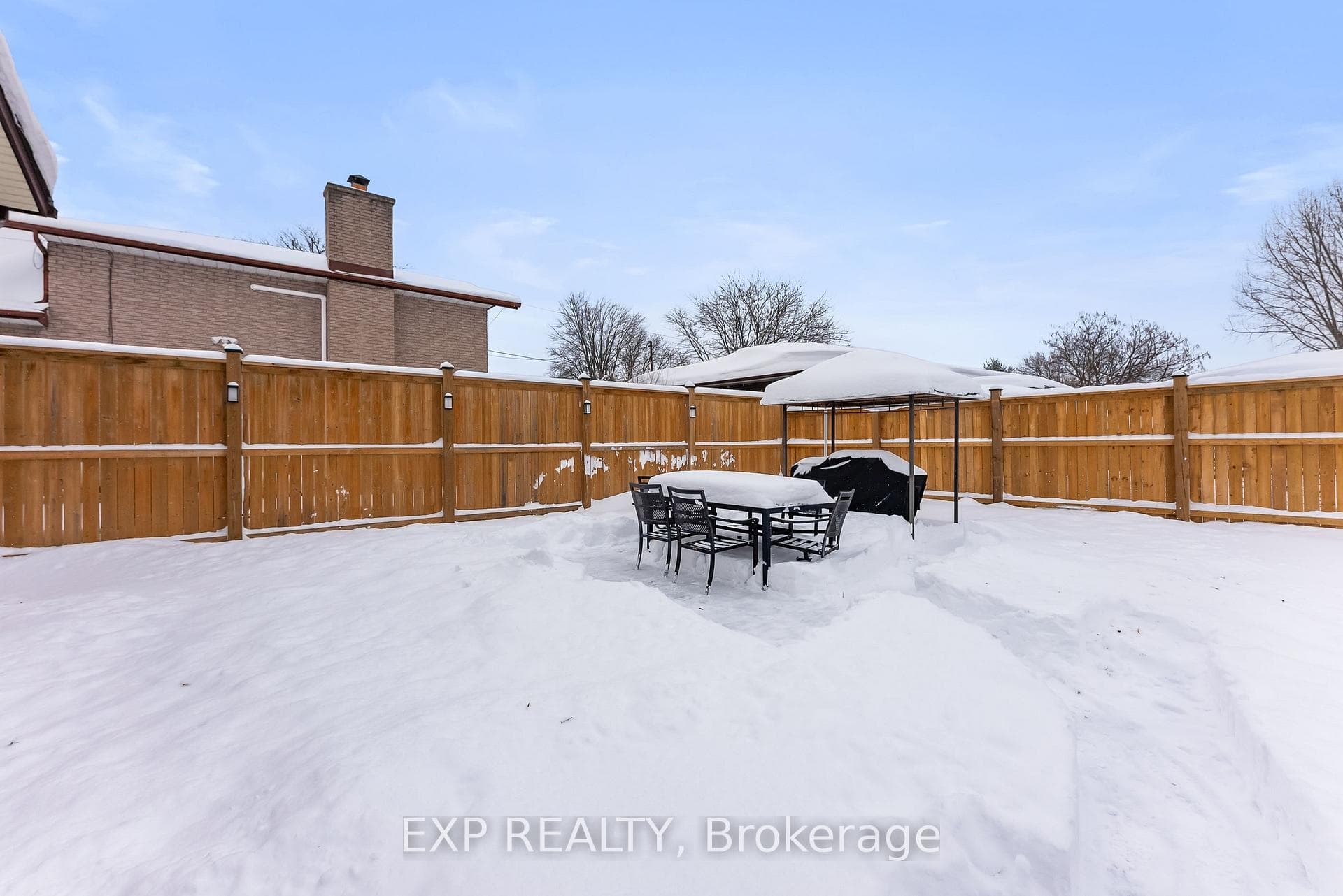 Deck with Outdoor Dining Area
