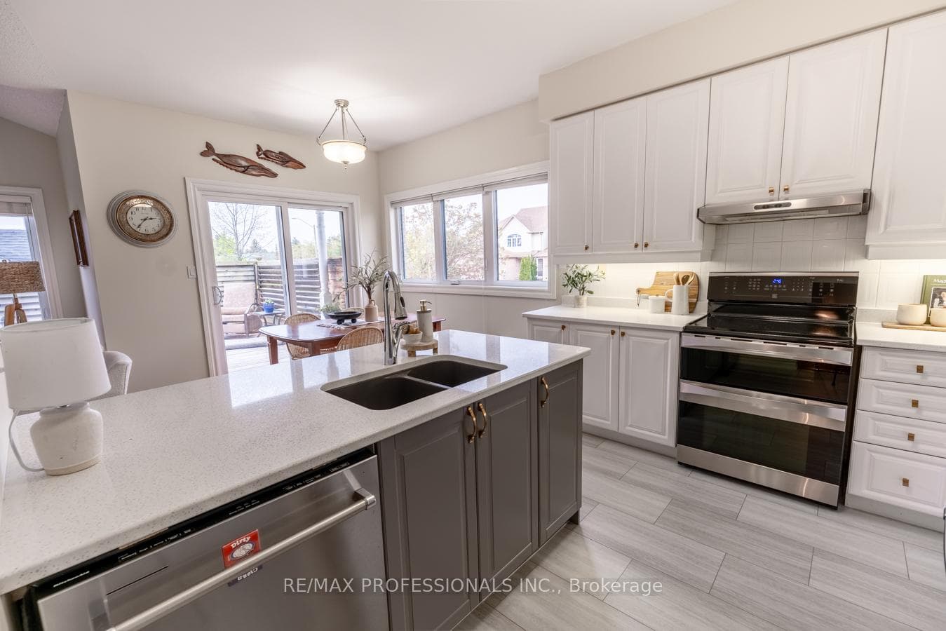 228 Richfield Square photo 14