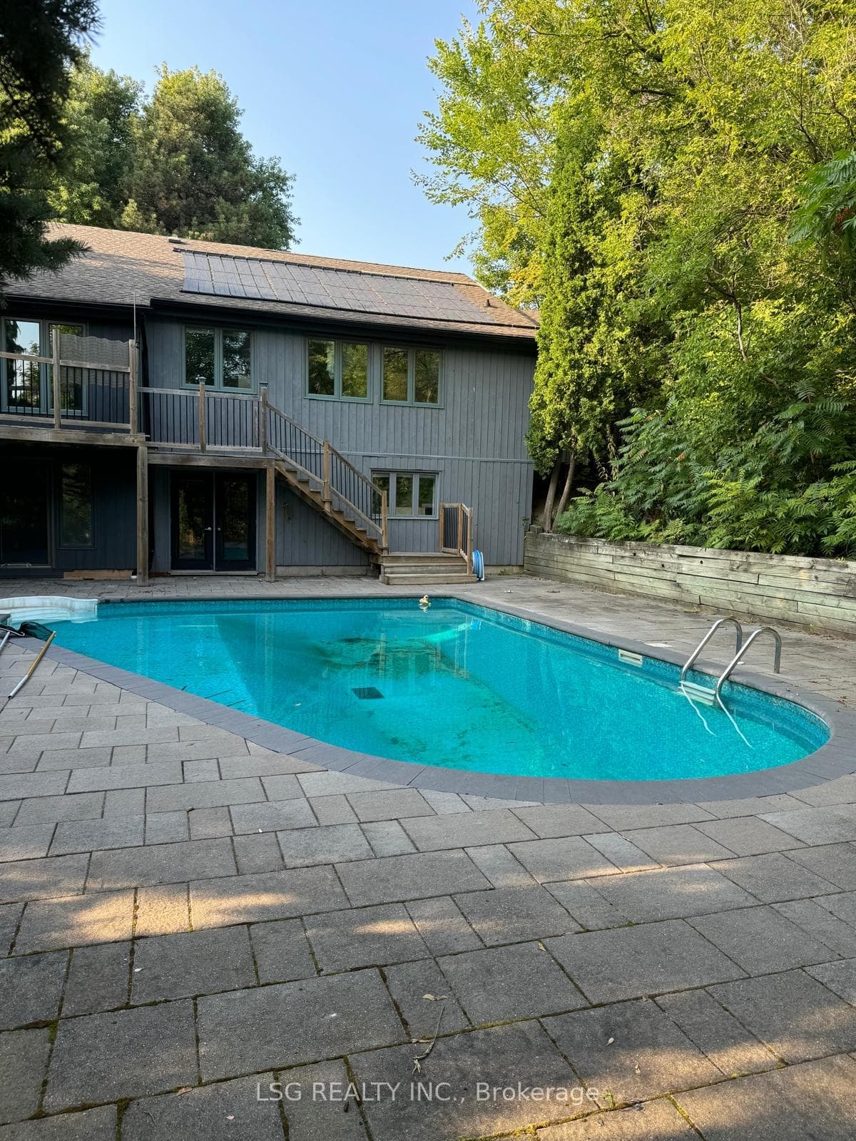543 Wellington Street photo 11