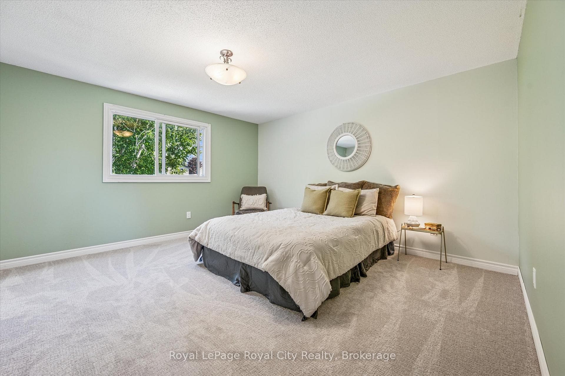39 Greenwich Drive photo 16