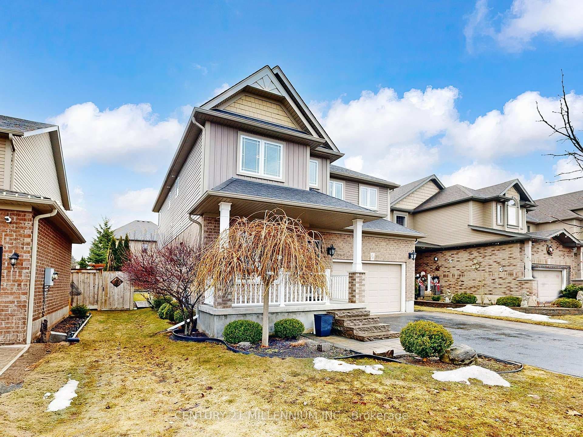 56 Irwin Crescent photo 2