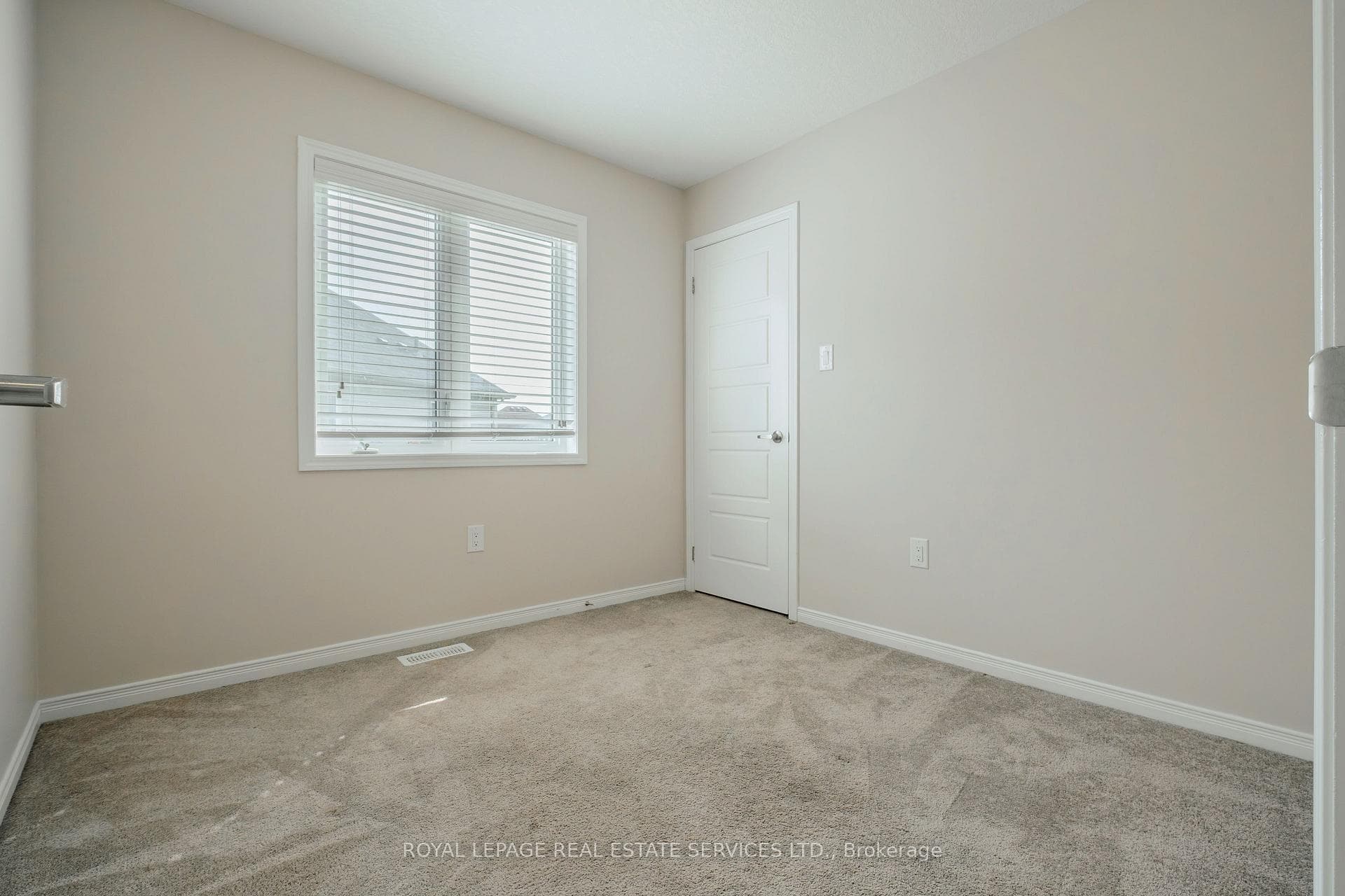 152 Munro Circle photo 35