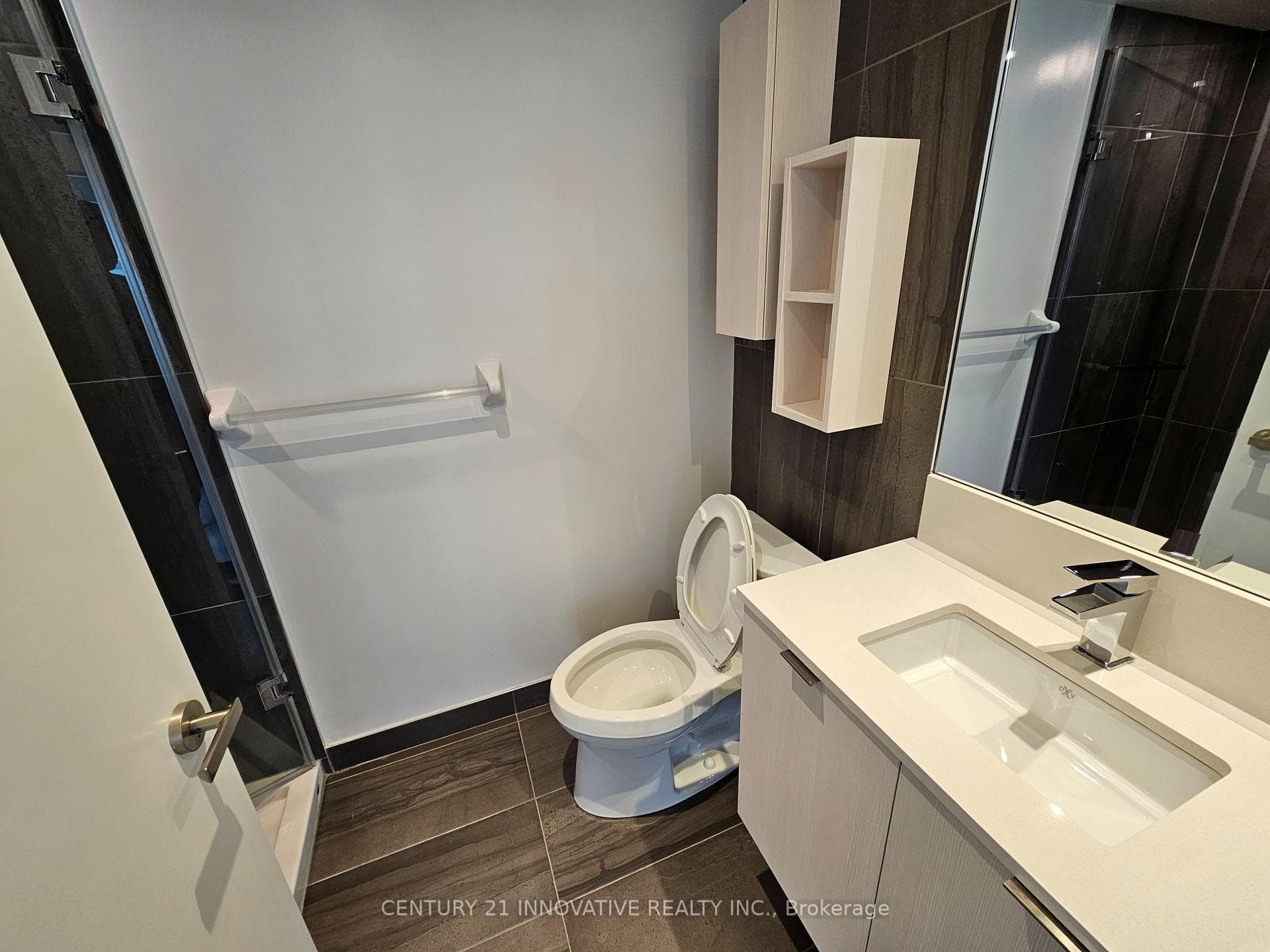 99 Broadway Avenue Unit 3307 photo 8