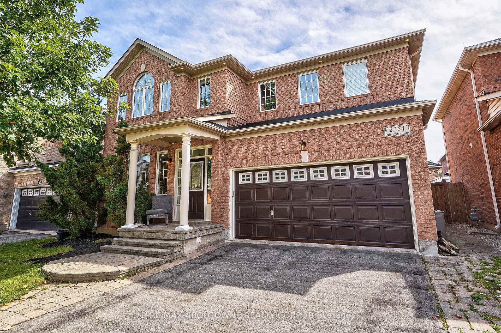 2164 Highcliffe Way photo 1