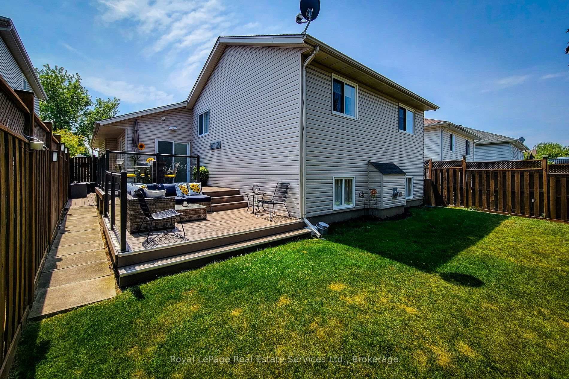 8111 Woodsview Crescent photo 41
