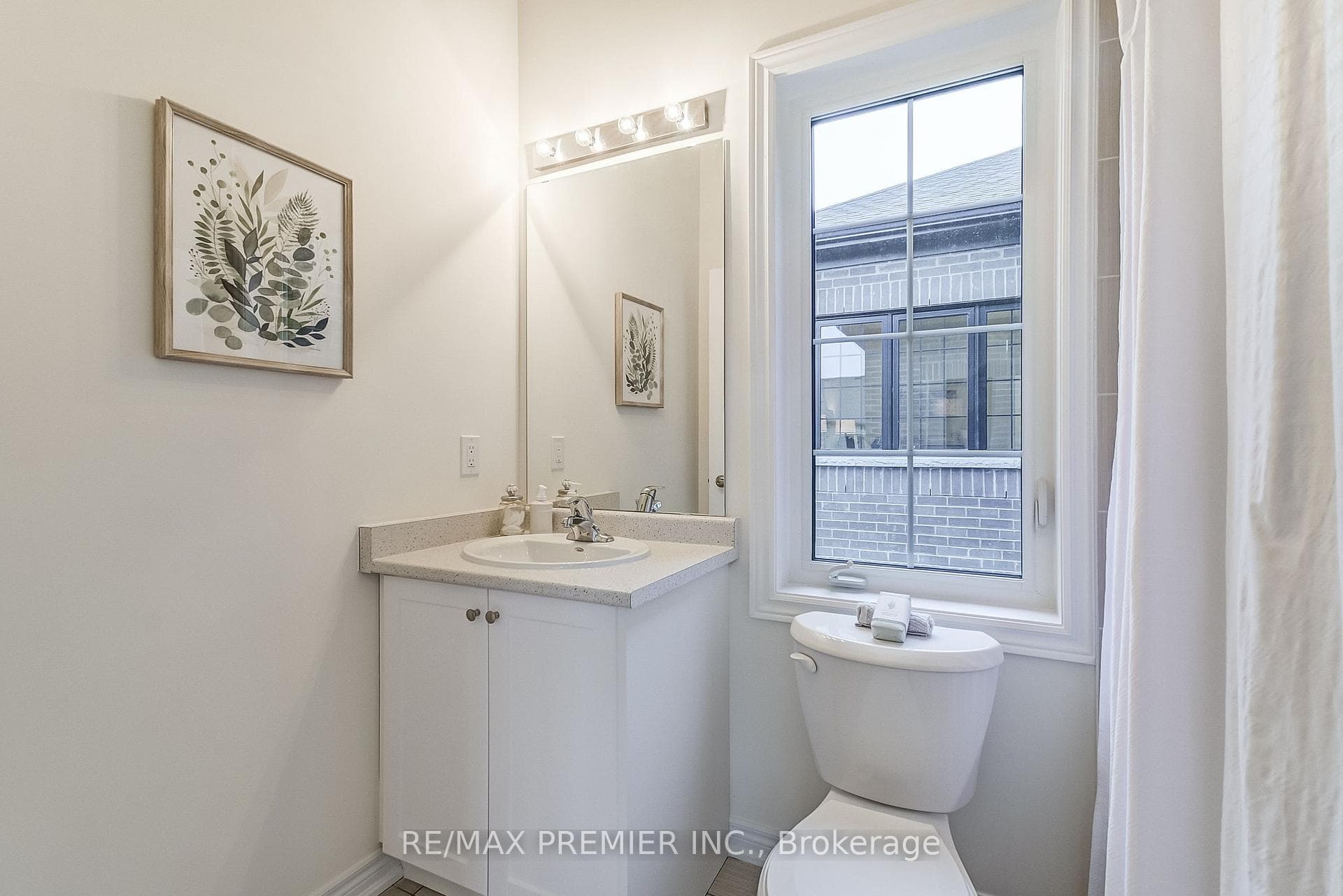 305 Coronation Road photo 24