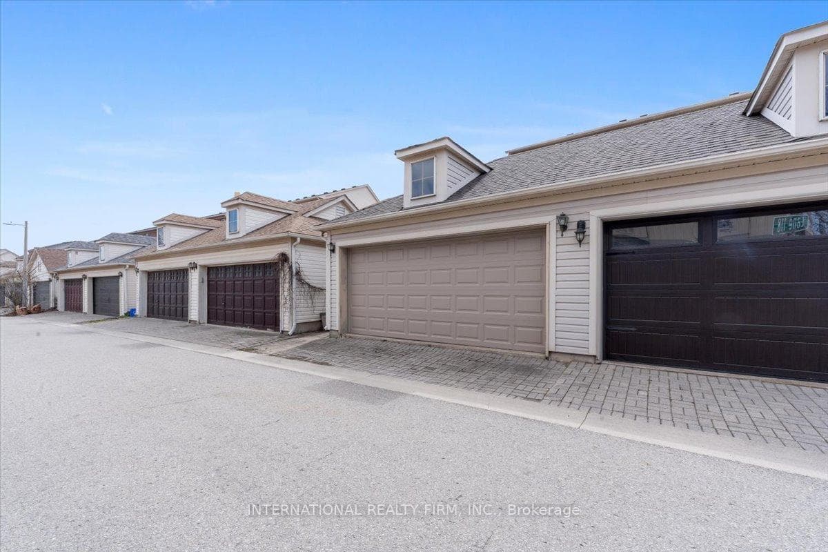 167 GATWICK Drive photo 38