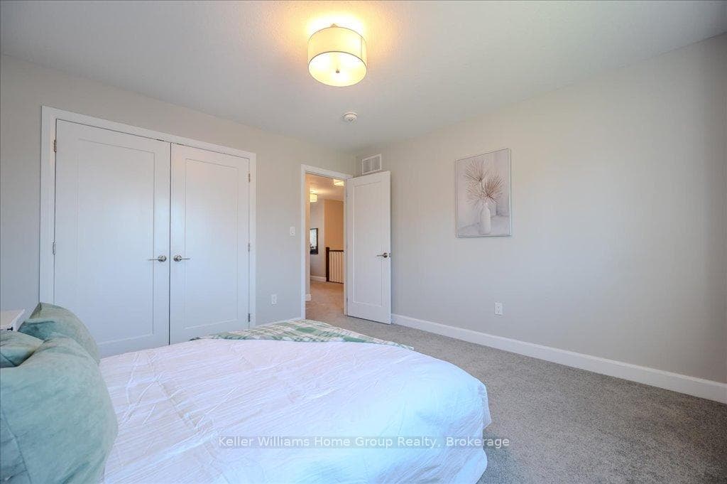 479 St George Street photo 31