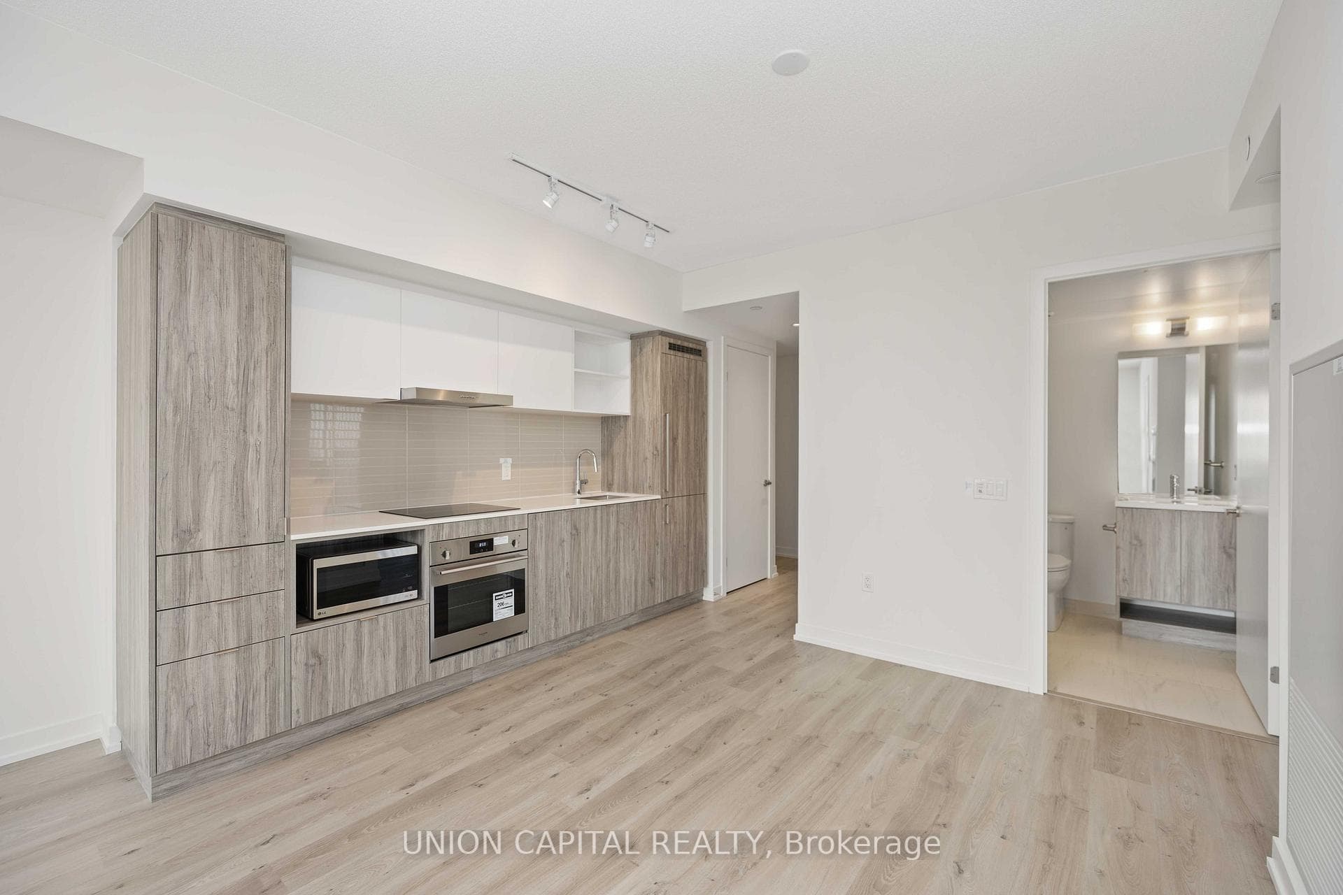 138 Downes Street Unit 4703 photo 2