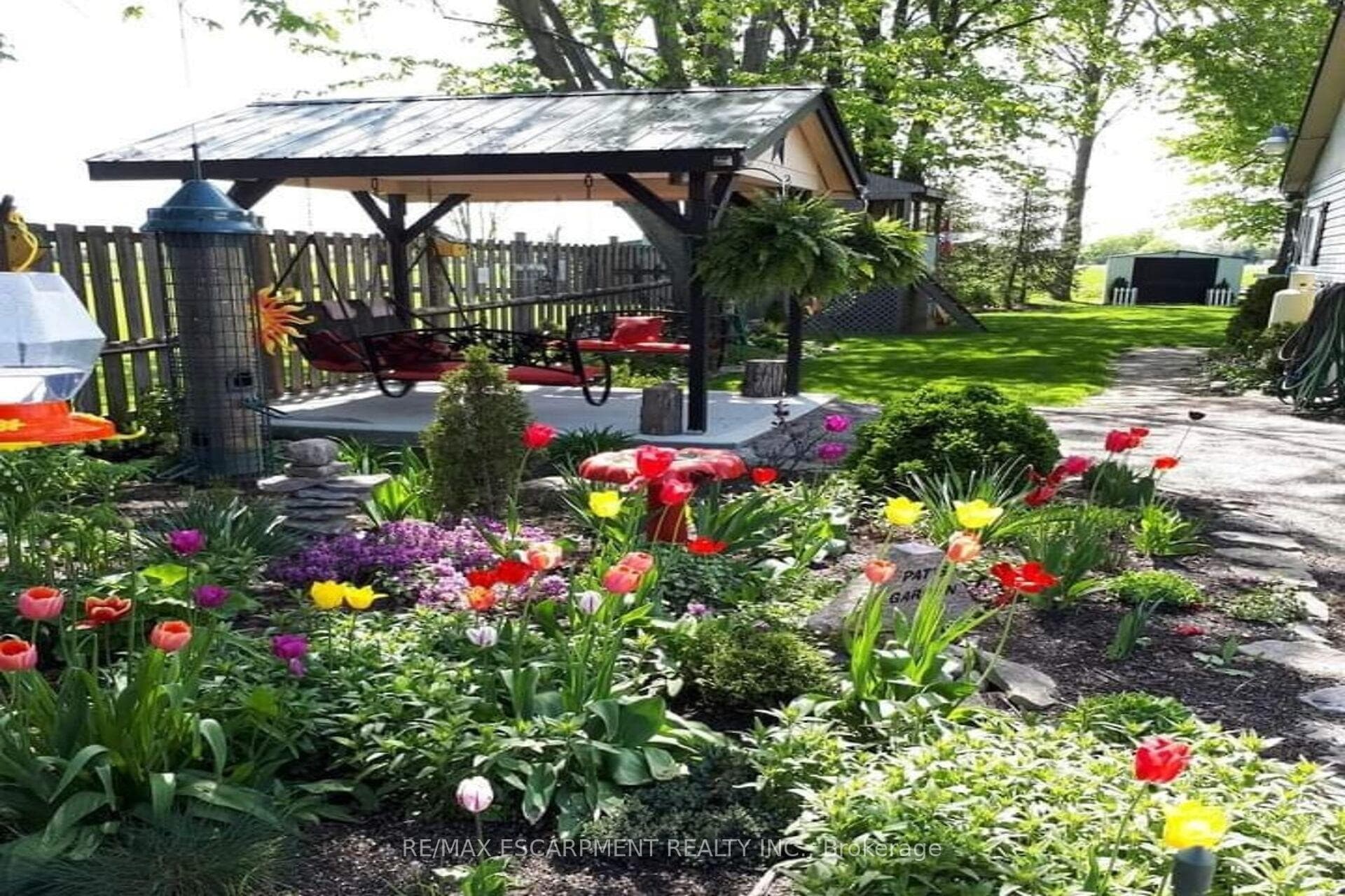 8 ERIE Avenue photo 4
