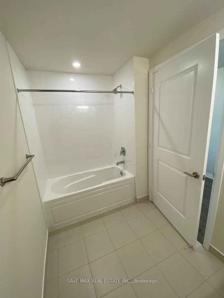 35 Watergarden Drive Unit 2218 photo 8