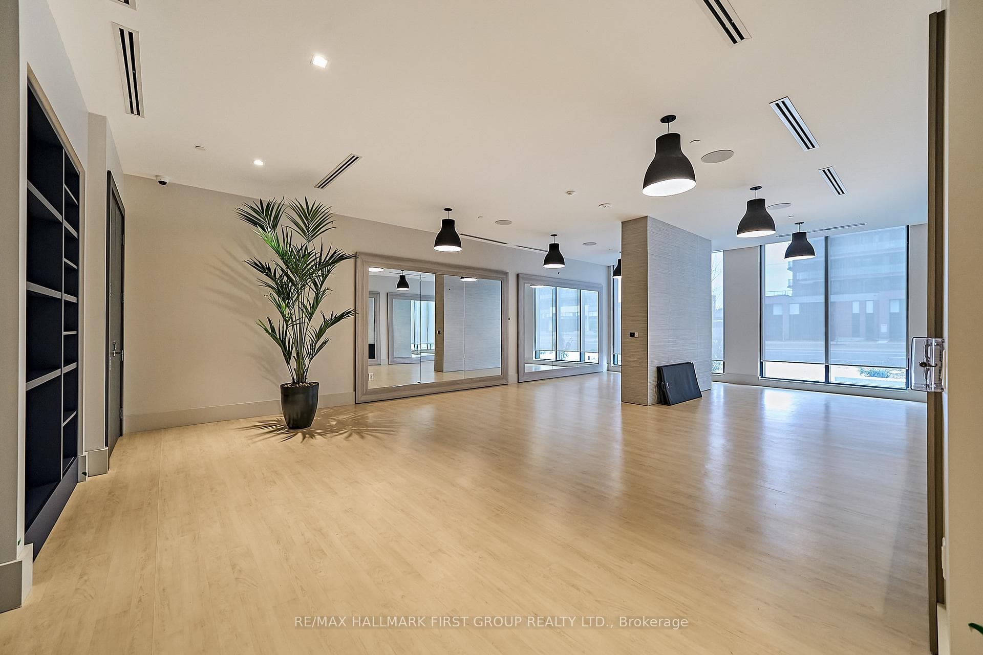 2545 Simcoe Street Unit 2708 photo 40