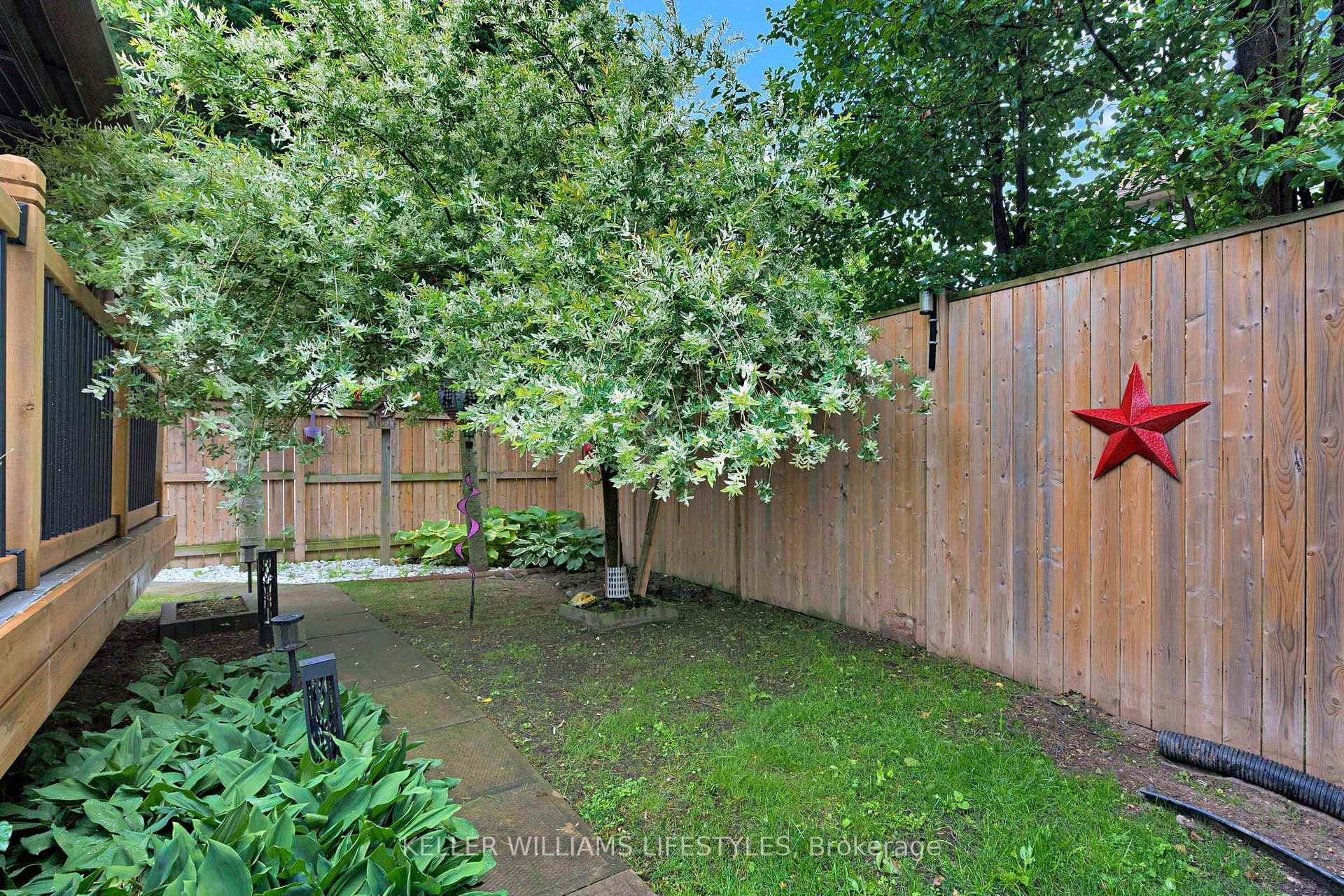 590 SPRUCEWOOD Drive photo 32
