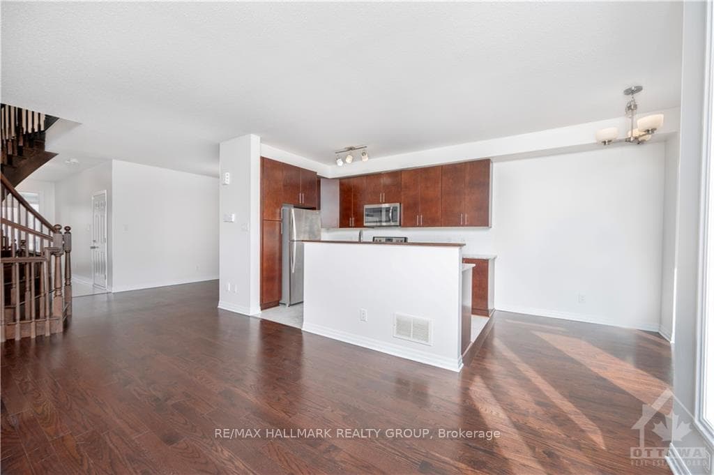 220 GOSSAMER Street photo 8