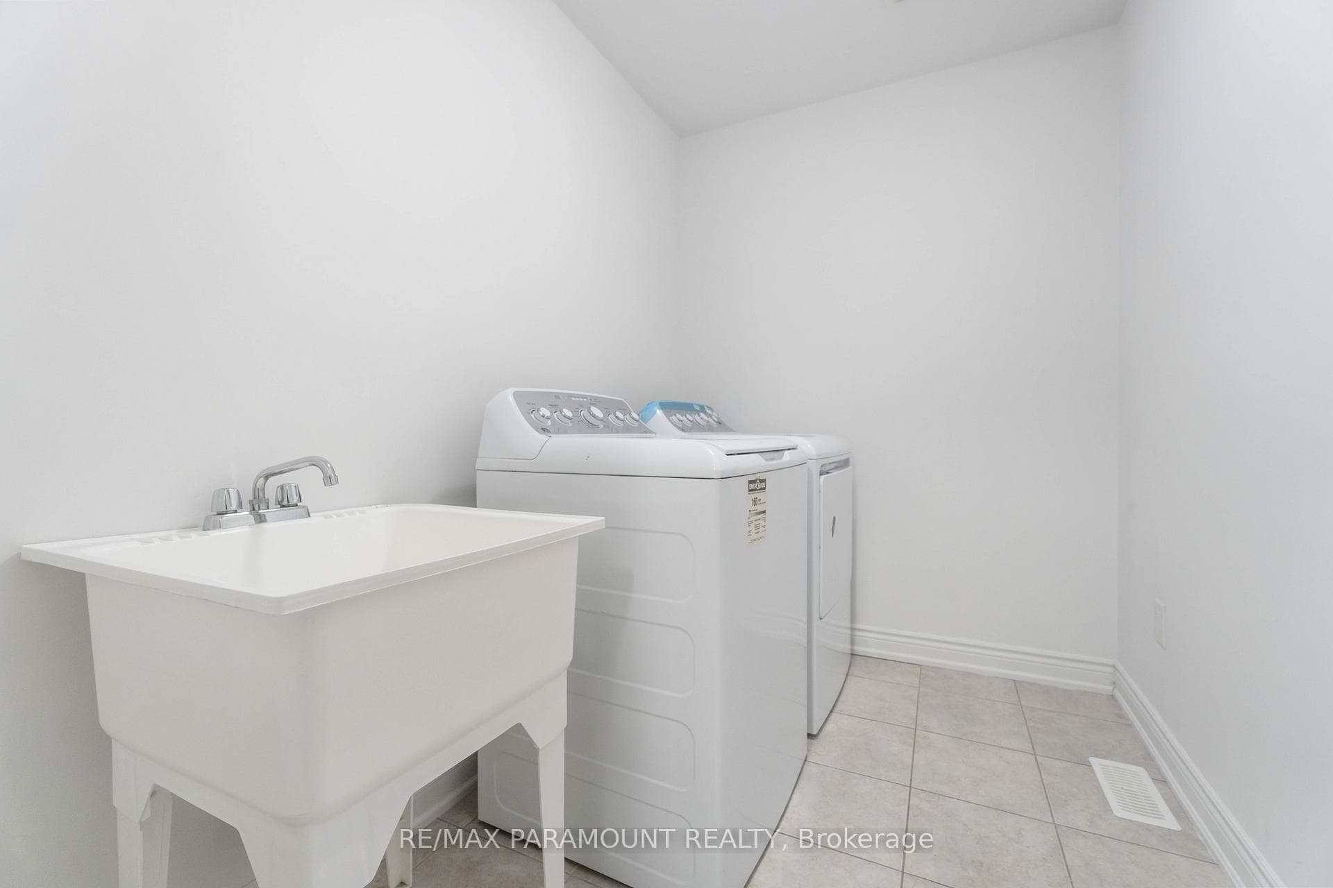 20 Vaughn Drive photo 10
