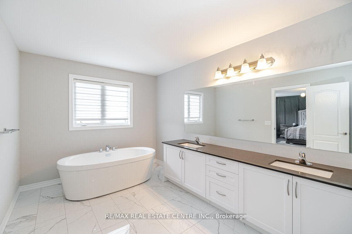34 HAMILTON Court photo 18