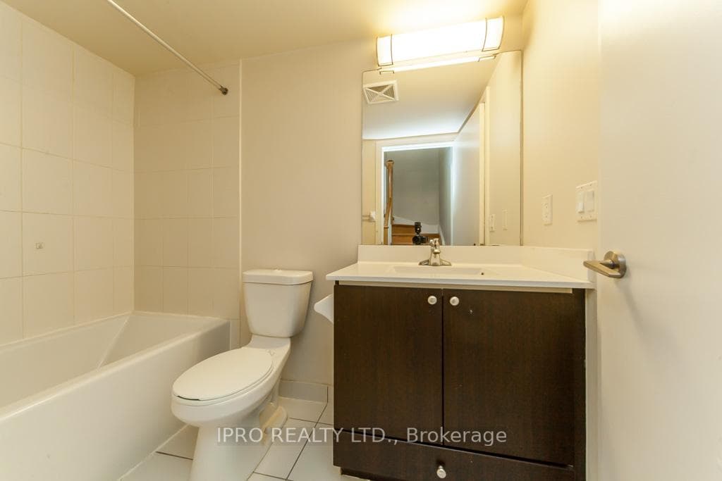 310 Village Green Square Unit 35 photo 6