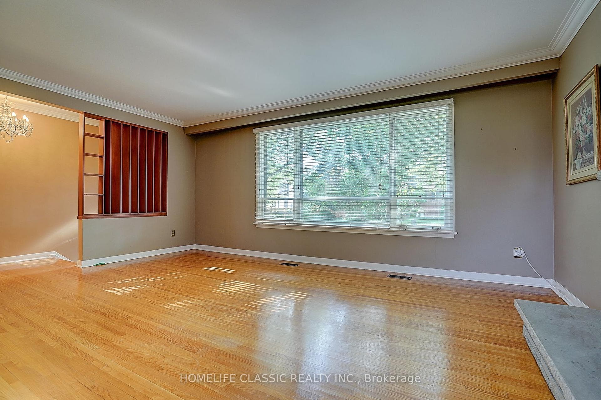 267 IREDALE Road photo 5