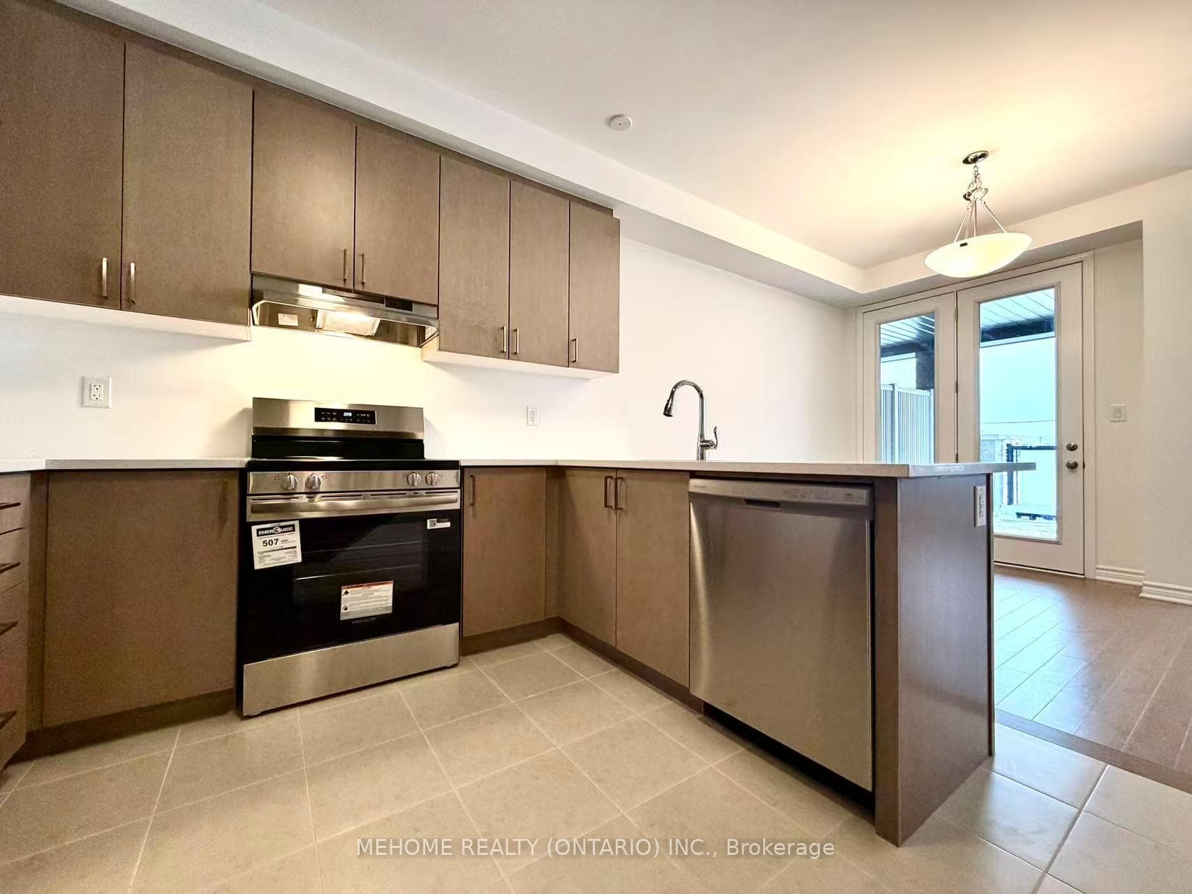 75 Avani Avenue photo 9