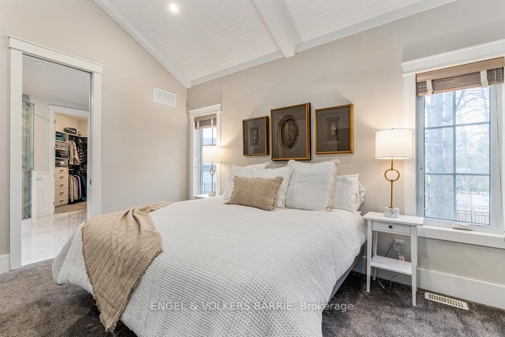 77 Mennill Drive photo 17