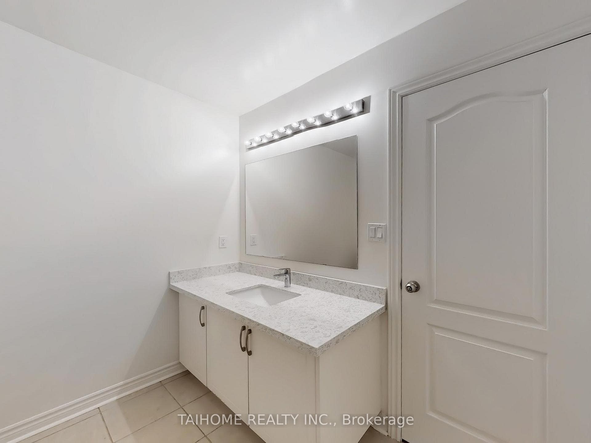 8 Eaton Park Lane Unit 3 photo 23