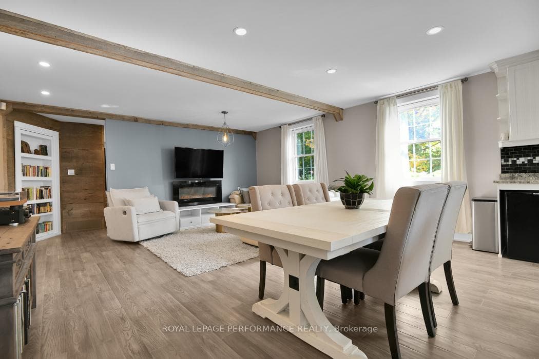 5583 Manotick Main Street photo 15