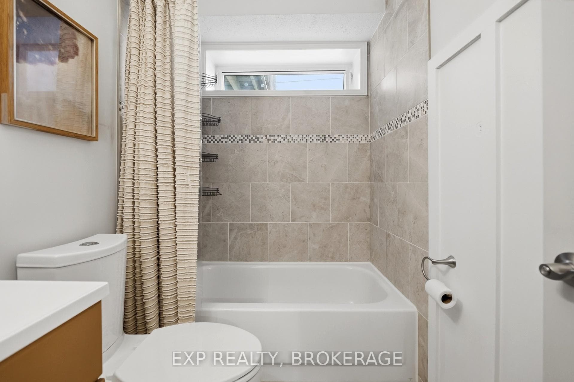 789 Aylmer Crescent photo 34