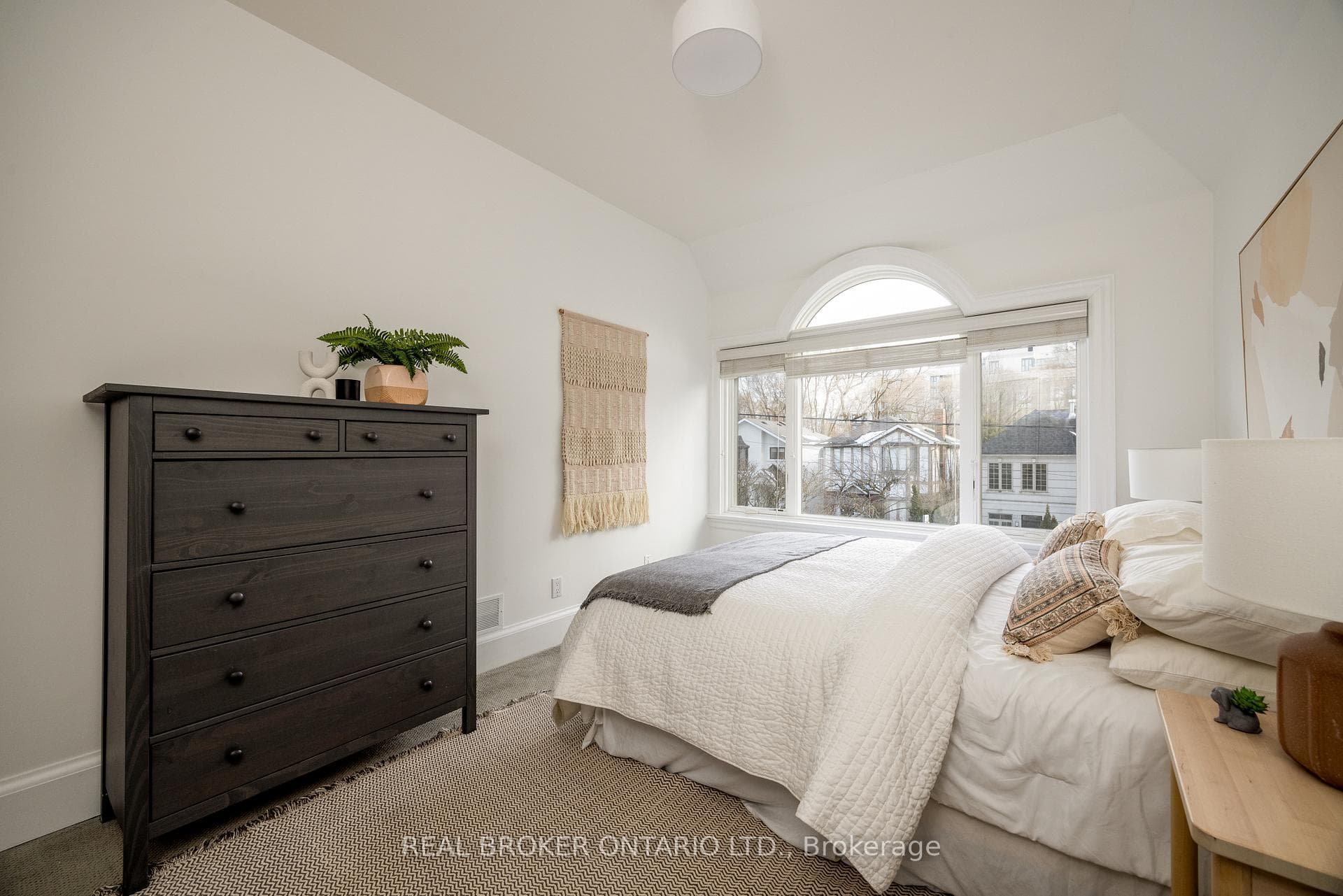 258 Douglas Avenue photo 19