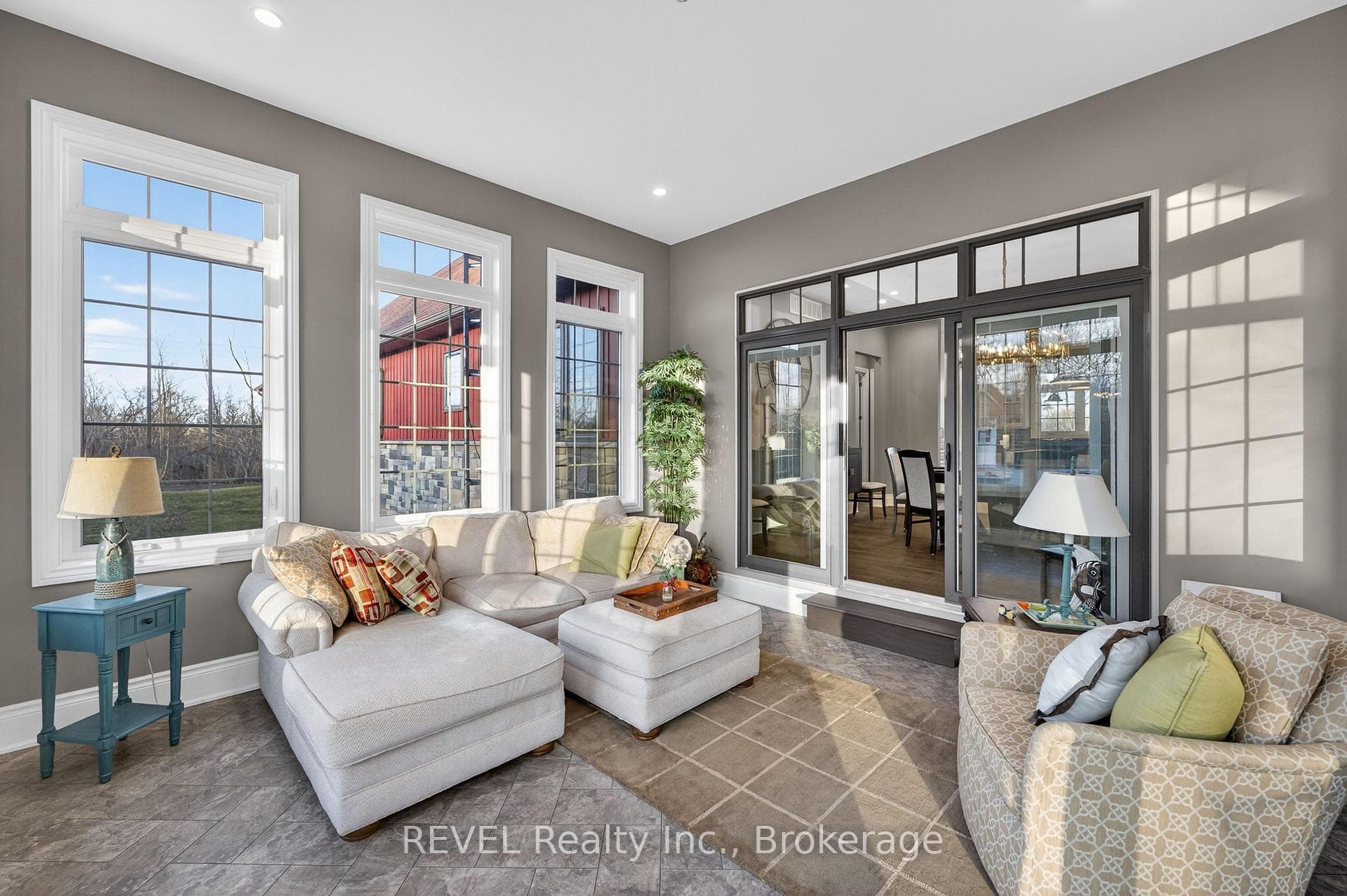 1041 Oakhill Boulevard photo 24