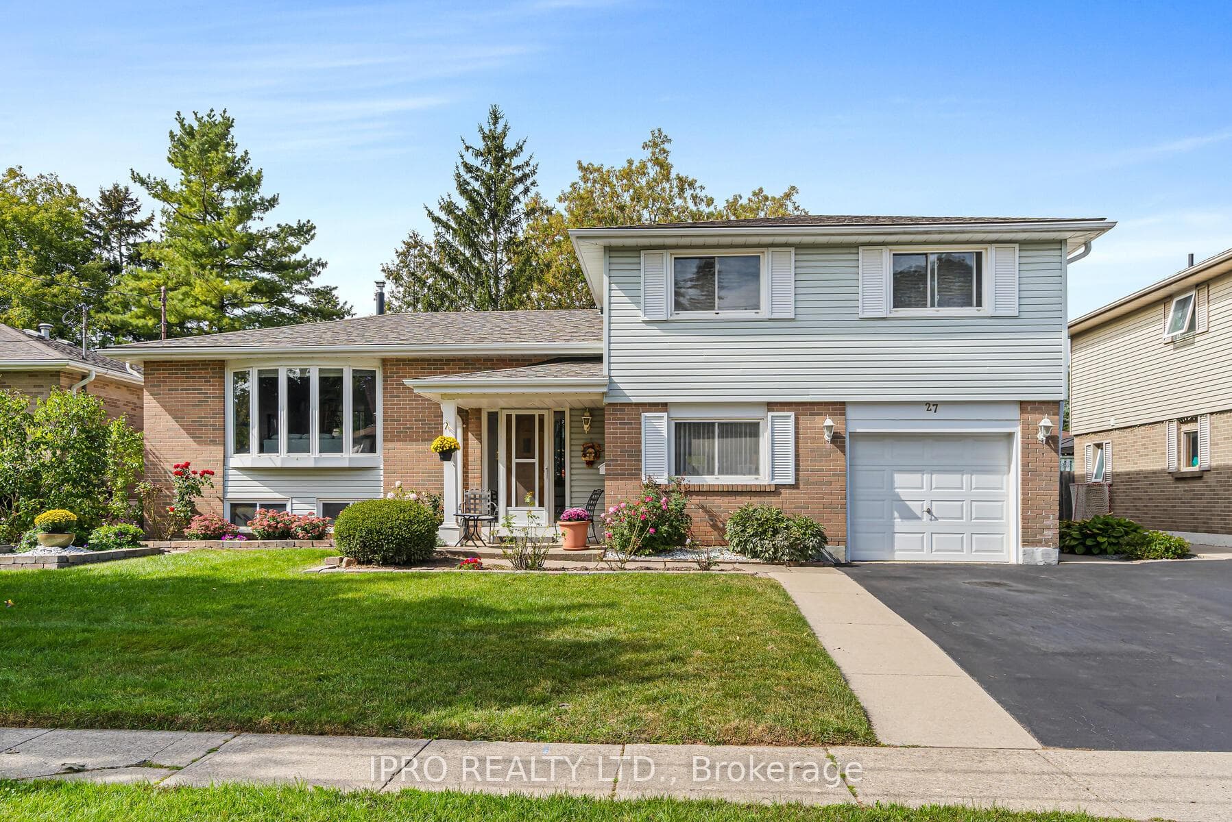 27 Eleanor Crescent photo 1