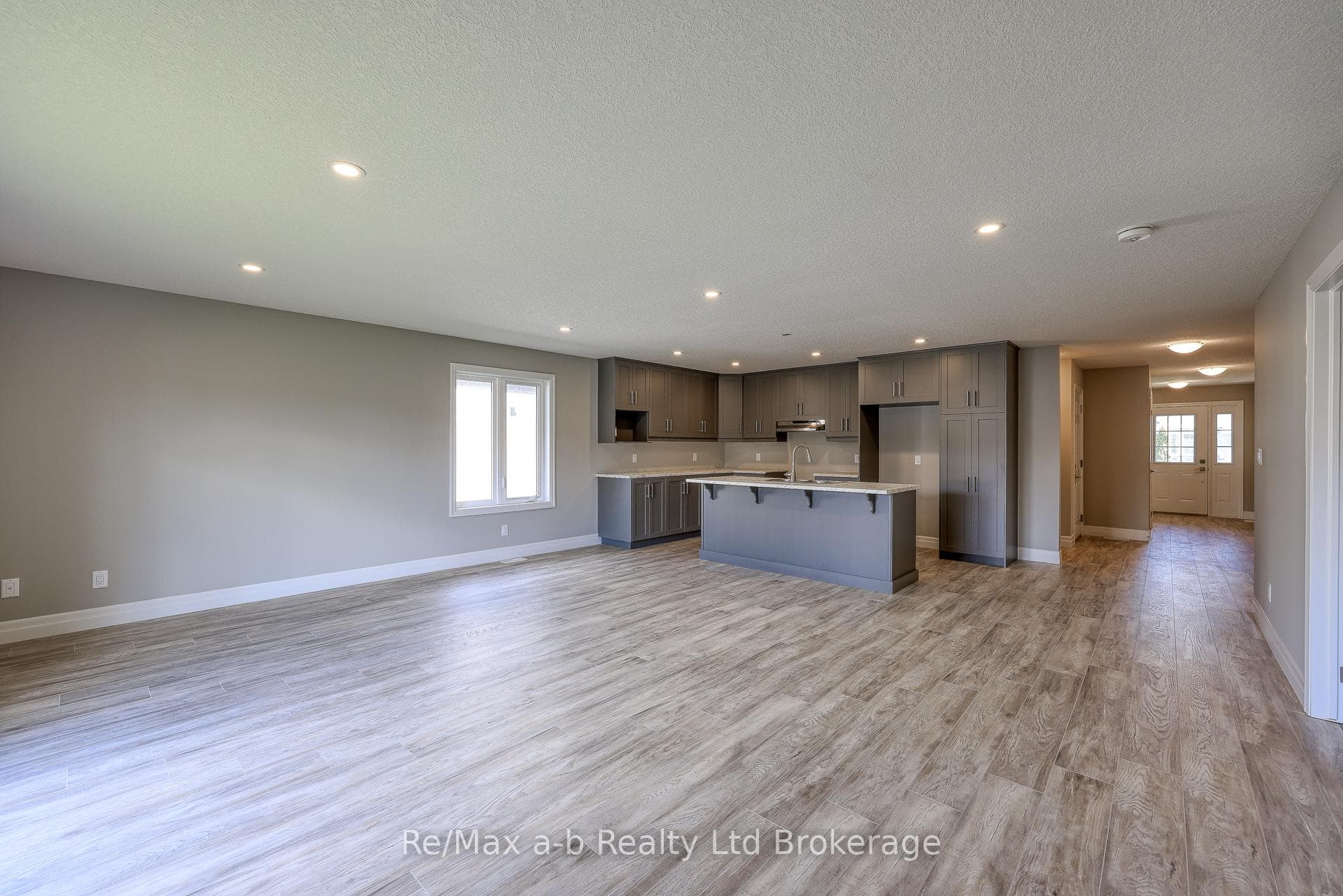 135 Lossing Drive photo 11